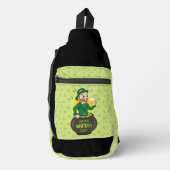 Cartoon leprechaun in einem Topf mit einem Pint Crossbody Bag (Vorderseite)