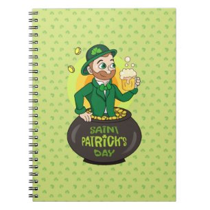 Cartoon leprechaun in einem Topf mit einem Pint Notizblock