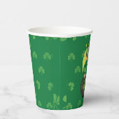 Cartoon leprechaun in einem Topf mit einem Pint Pappbecher (Rechts)