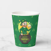 Cartoon leprechaun in einem Topf mit einem Pint Pappbecher (Vorderseite)