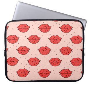 Cartoon Lippen: feministisches Doodle-Muster. Laptopschutzhülle
