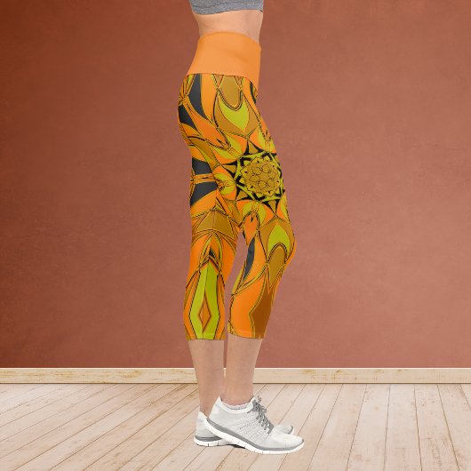 Cartoon Mandala Blume Gelb- und Blautönen Capri Leggings