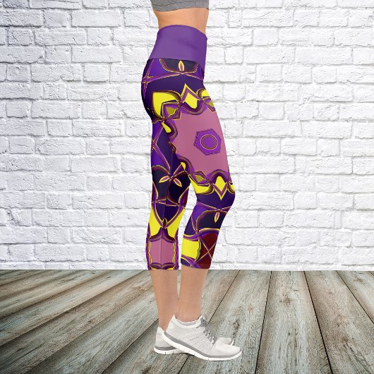 Cartoon Mandala Blume Gelb und Lila Capri Leggings
