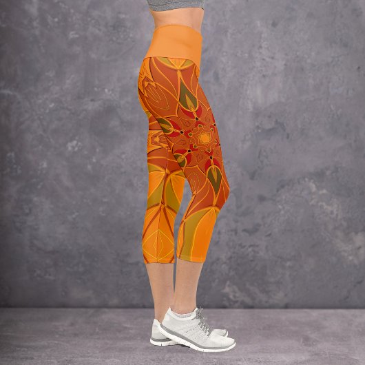 Cartoon Mandala Blume Orange und Rot Capri Leggings
