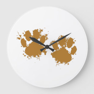 Cartoon Muddy Dog Paw Print Große Wanduhr