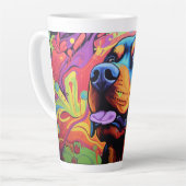Cartoon Rottweiler im Garten Latte Tasse (Linke Ecke)
