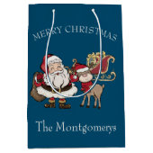 Cartoon Santa & Rudolph der Rentier auf blau Mittlere Geschenktüte (Vorderseite)