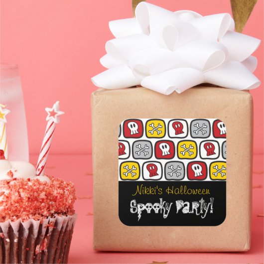 Cartoon Skulls and Bones Kid's Halloween-Party Quadratischer Aufkleber (Party)