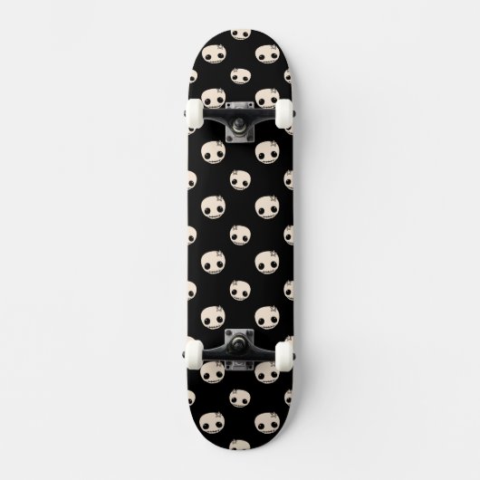 Cartoon Skulls mit Star Bow auf schwarzem Hintergr Skateboard (Vorderseite)