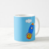 Cartoon Space Rocket in Blue Sky Kaffeetasse (VorderseiteRechts)