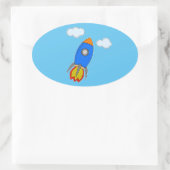 Cartoon Space Rocket in Blue Sky Ovaler Aufkleber (Tasche)