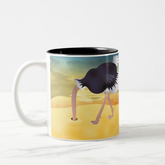 Cartoon Strauß mit Kopf in Sand Zweifarbige Tasse (Links)