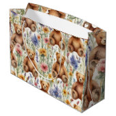 Cartoon Teddy Bärenmuster mit Aquarellfarben-Blume Große Geschenktüte (Rückseite Schrägansicht)