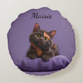 Cartoon Tortoiseshell Kitten auf Lila Polster (Rückseite)