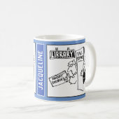 Cartoon von 2 Männern in Bibliothekslesekbüchern.  Kaffeetasse (VorderseiteRechts)