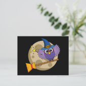 Cartoon Wizard Owl Flying on Broom Postkarte (Stehend Vorderseite)