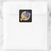 Cartoon Wizard Owl Flying on Broom Quadratischer Aufkleber (Tasche)