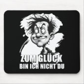 Cartoonkunst mit „Zum Glück…“-Zitat Mousepad (Vorne)