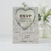 Carved Heart Birch Tree Wedding RSVP (Stehend Vorderseite)