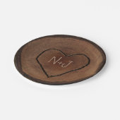 Carved Heart Wood Tree Bark Rustikale Gastgeschenk Pappteller (Schrägansicht)