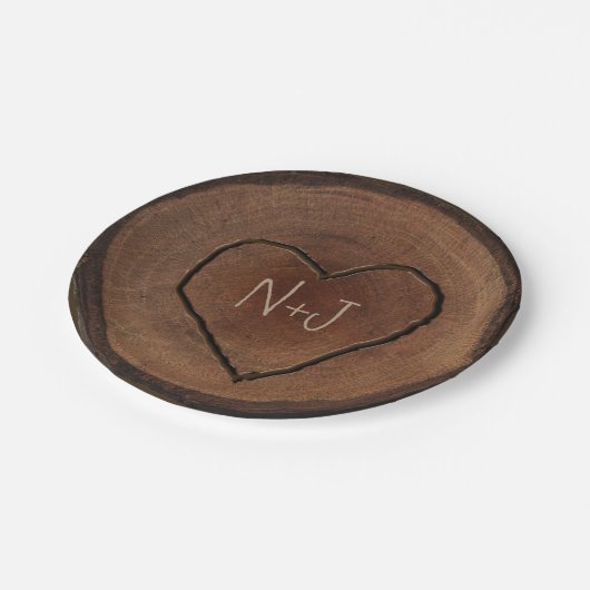 Carved Heart Wood Tree Bark Rustikale Gastgeschenk Pappteller (Schrägansicht)