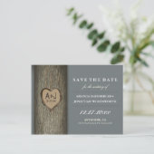Carved Initials Heart Oak Tree Save the Date Cards Ankündigungspostkarte (Stehend Vorderseite)