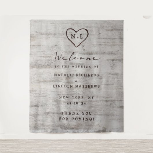 Carved Sweethearts Rustic Birch Wedding Willkommen Wandteppich (Vorderseite)