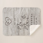 Carved Sweethearts the New Mr. & Mrs. Newlyweds Sherpadecke (Vorderseite (Horizontal))