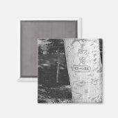 Carving on birch tree trunk B&W Magnet (Vorderseite/Rückseite)