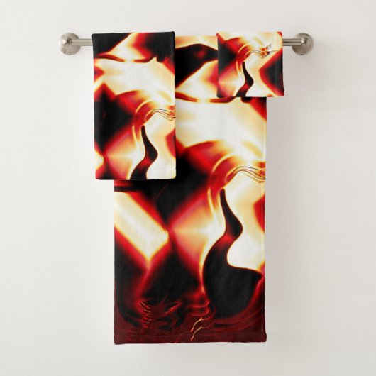 Carvingfeuer auf dunkelrotem Hintergrund Badhandtuch Set (Insitu)