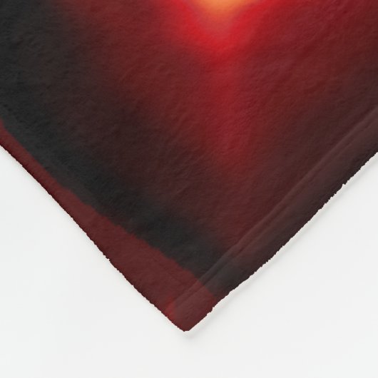 Carvingfeuer auf dunkelrotem Hintergrund Fleecedecke (Ecke)