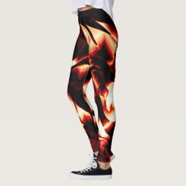 Carvingfeuer auf dunkelrotem Hintergrund Leggings