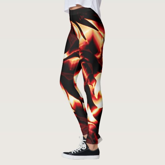 Carvingfeuer auf dunkelrotem Hintergrund Leggings (Links)