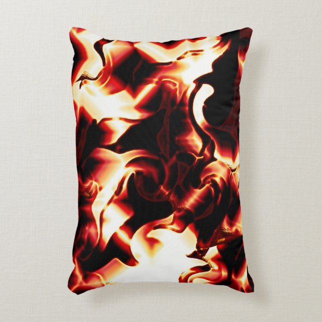 Carvingfeuer auf dunklem Hintergrund Dekokissen (Vorderseite(Vertikal))