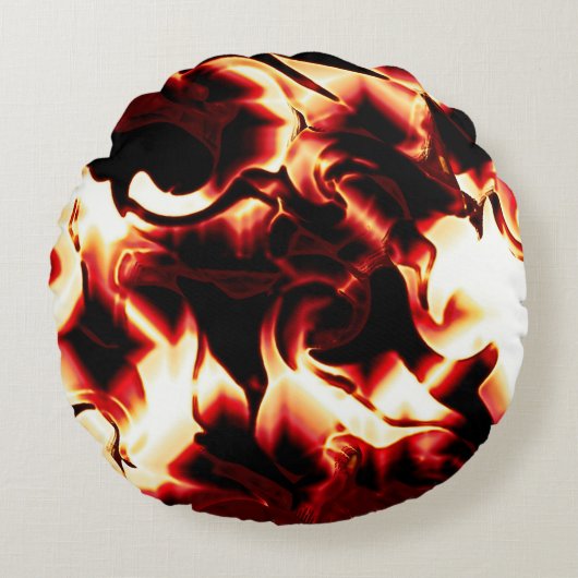 Carvingfeuer auf dunklem Hintergrund Rundes Kissen (Vorderseite)