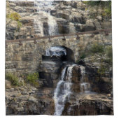 Cascading Through Stone Duschvorhang (Vorderseite)