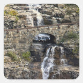 Cascading Through Stone Quadratischer Aufkleber (Vorderseite)