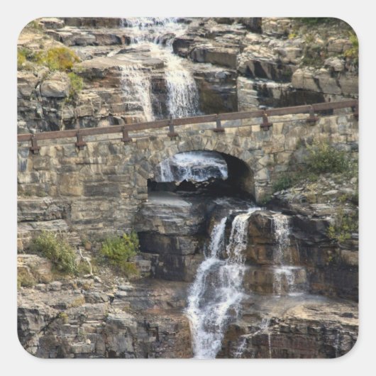 Cascading Through Stone Quadratischer Aufkleber (Vorderseite)