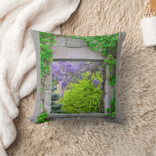 "CASCADING WISTERIA DURCH OFFENES FENSTER" KISSEN
