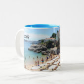 Cascais Beach - Das wahre Portugal Zweifarbige Tasse (Vorderseite Links)