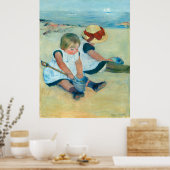 Cassatts Kinder spielen am Strand Poster (Küche)