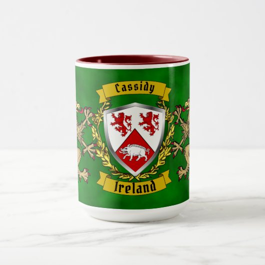 Cassidy Irish Shield & Griffins Personalisiert Tasse (Zentrum)