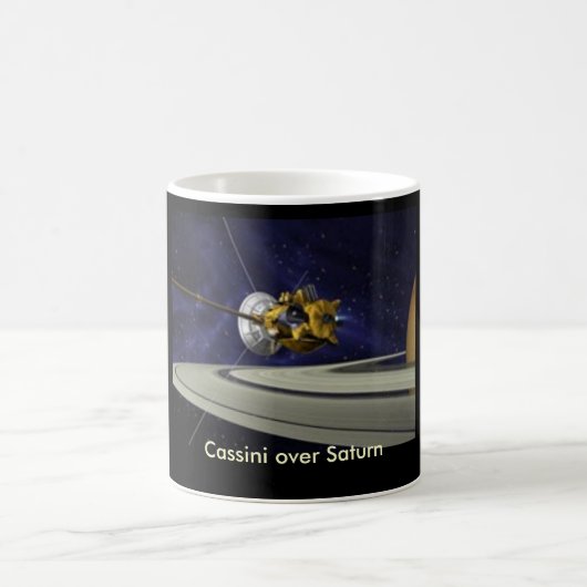 Cassini über Saturn-Tasse Kaffeetasse (Mittel)