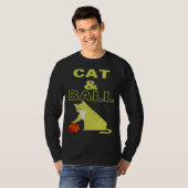 Cat and Ball cat holding a basketball with its paw T-Shirt (Vorne ganz)