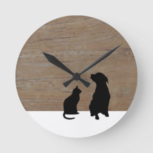 Cat and dog illustration silhouettes on wood runde wanduhr