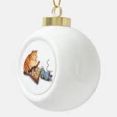 Cat and Mouse Playing Schach Weihnachtsschmuck Keramik Kugel-Ornament (Rechts)
