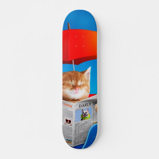 Cat at the Beach Reads Newspapier Skateboard (Vorne)