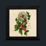 Cat Christmas Merry Holly Kitten Antique Art Erinnerungskiste<br><div class="desc">Ein sehr fröhliches Kätzchen Weihnachten! Diese süße kleine Katze stammt aus dem 18. Jahrhundert und schaut durch einen Spritzguss festlicher Weihnachtslieder-Blätter nach draußen.</div>