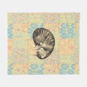 Cat curled up sleeping on quilt cute cozy fleecedecke (Vorderseite (Horizontal))