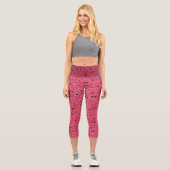 Cat Doodles, Funny Kitty Pattern auf Magenta Capri Leggings (Vorderseite)